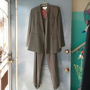 Jones New York pant suit
